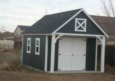 Gable end porch with knee braces